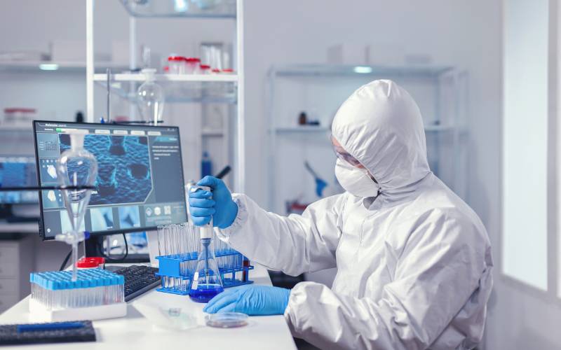 In observantes quae cuncta noscere destinarentur domus ut pervadendoque Caesaris