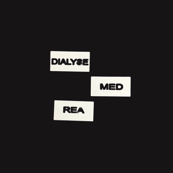 plaque gravée personnalisée precobox pour identification des services hospitaliers sur chariots roulants à marseille – clinique bouchard